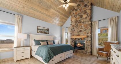 Amazing Lake View! No Stairs Cabin! Indoor Pool!