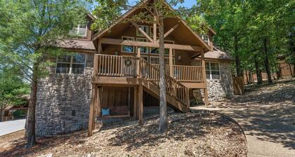Cabin w/4 Primary Suites! Near Silver Dollar City!
