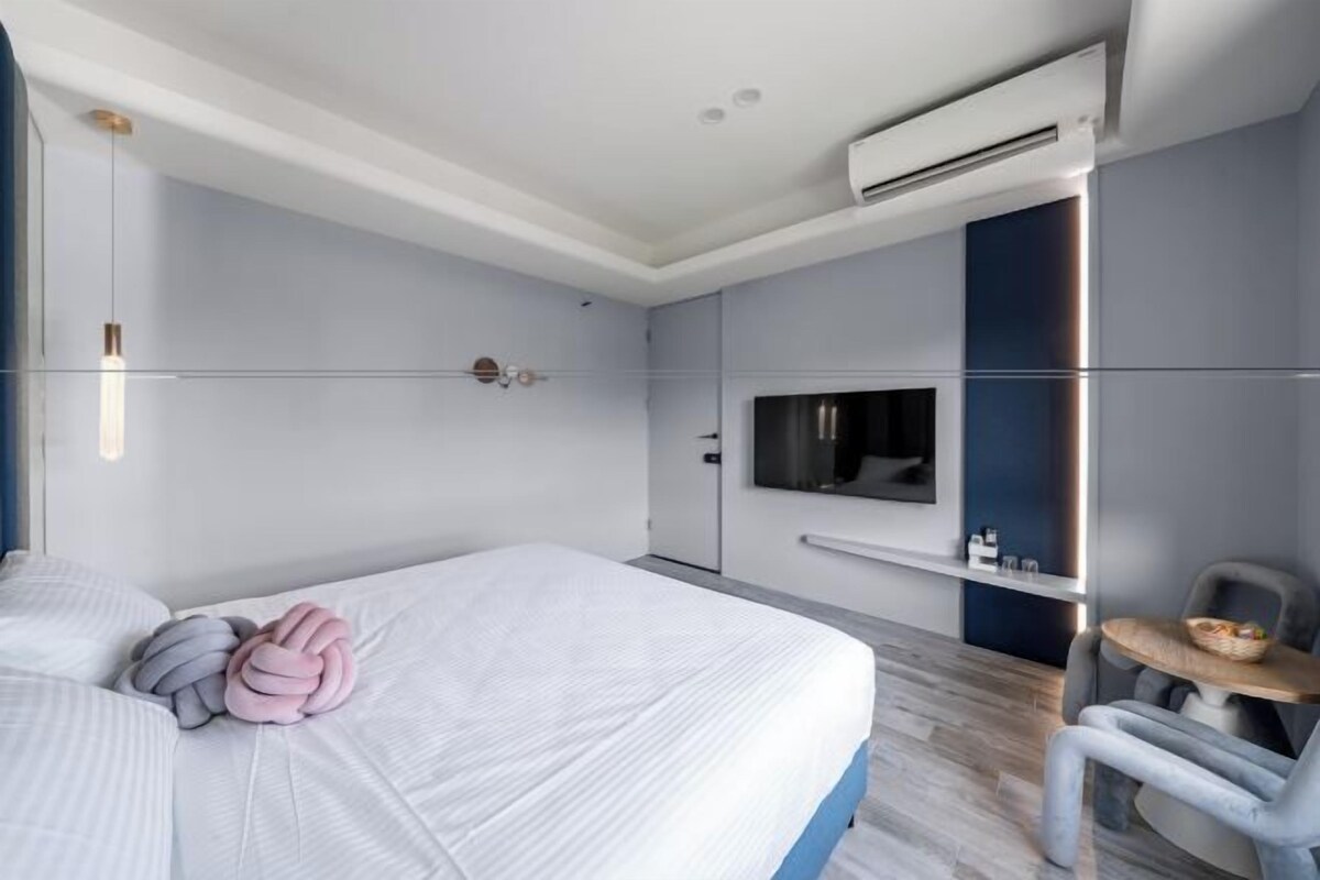 Soundproofing, WiFi (free)