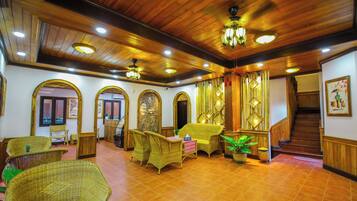 Deep-tissue massages, massages