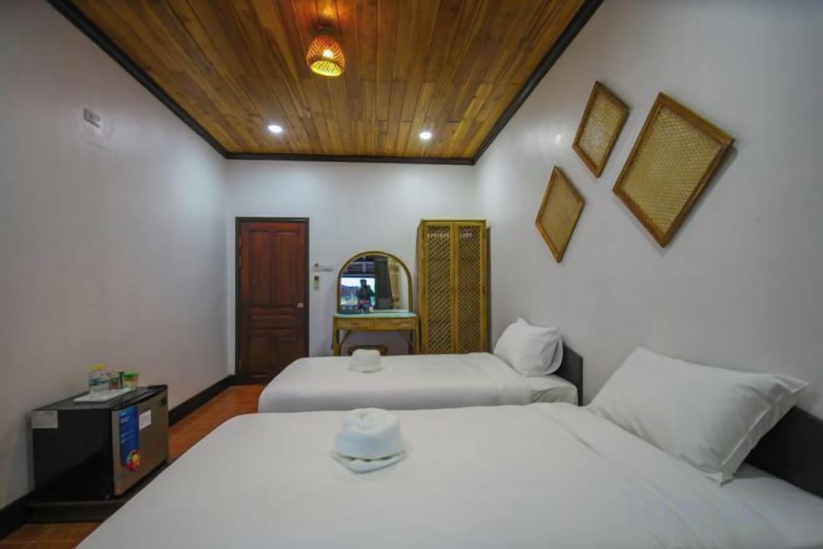 Egyptian cotton sheets, premium bedding, down comforters, pillowtop beds