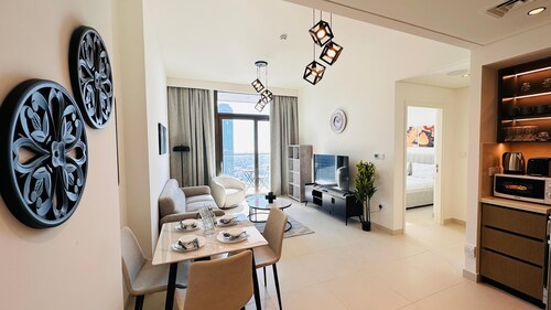 Luxury 1-Bedroom Apartment At Burj Crown.
