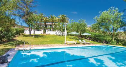 Nice home in Higuera de la Sierra