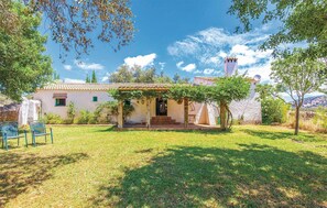 Exterior - Nice home in Higuera de la Sierra (Higuera de la Sierra)