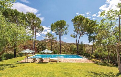 Nice home in Higuera de la Sierra