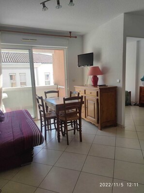 Interior - T2 APARTMENT WITH AIR CONDITIONING AND TERRACE + PRIVATE PARKING SPACE (Balaruc-les-Bains)