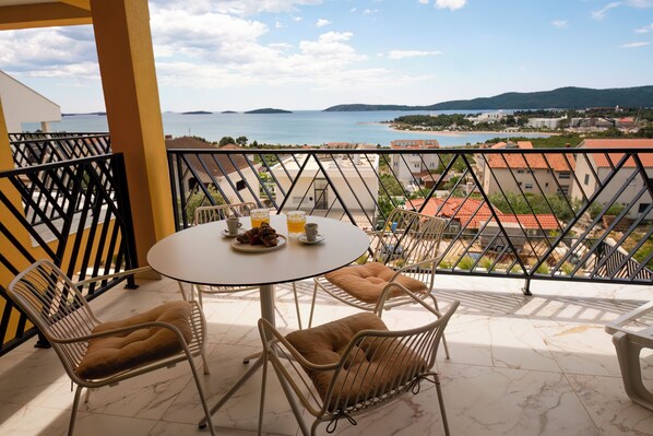 Apartment | Terrace/patio