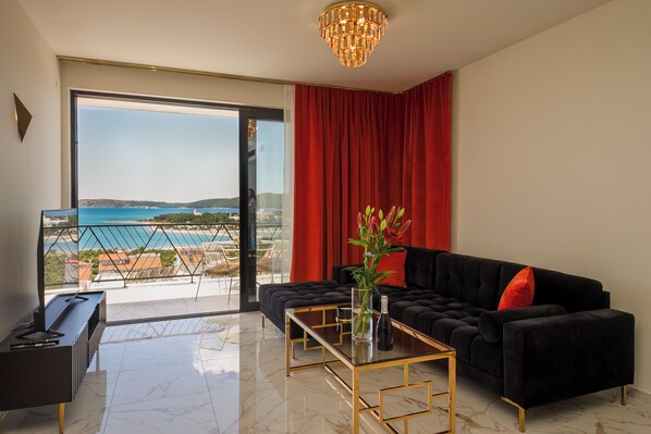 公寓 | 起居區 | 120-公分智慧型電視，提供數位頻道