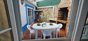 Outdoor dining - LA KAZE, near the beach (Serra d' El-Rei)