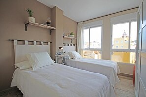 2 室のベッドルーム、アイロン / アイロン台、WiFi、ベッドシーツ