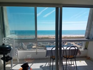 Dining - 2-bedroom apartment with parking in St Jean de Monts, direct beach access (Saint-Jean-de-Monts)
