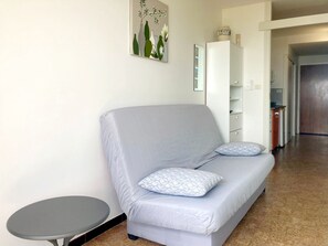 TV - Seaside Studio with Terrace and Private Parking - Sleeps 4 (Canet-en-Roussillon)