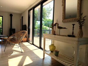 TV - Luxurious Villa: Heated Salt Pool, Petanque, 5 Min to Beaches & Port in Capbreton (Capbreton)