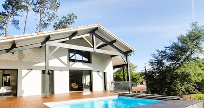 Luxurious Villa: Heated Salt Pool, Petanque, 5 Min to Beaches & Port in Capbreton
