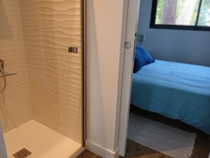 4 bedrooms, travel cot, free WiFi - Luxurious Villa: Heated Salt Pool, Petanque, 5 Min to Beaches & Port in Capbreton (Capbreton)