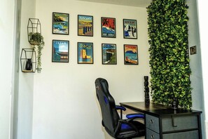 Interior - Garden House | Free Parking, Hospital & Reservoir (Birmingham)
