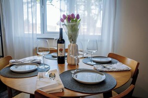 Dining - Lakeside Nook | Garden & Parking | 4 people (Birmingham)