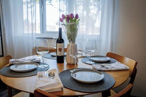 Dining - Lakeside Nook | Garden & Parking | 4 people (Birmingham)