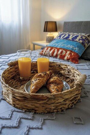 Unclassified image, 5 of 62, button - Lakeside Nook | Garden & Parking | 4 people (Birmingham)