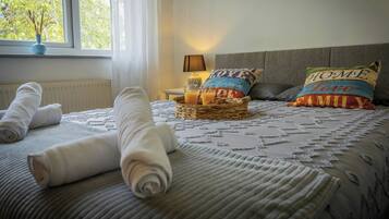 1 bedroom, desk, iron/ironing board, WiFi