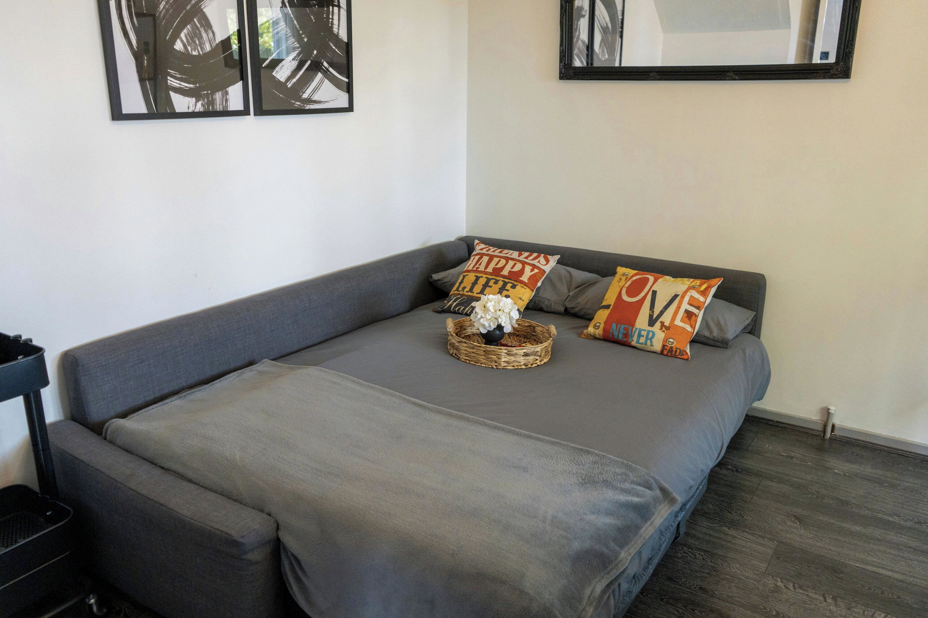 1 bedroom, desk, iron/ironing board, WiFi