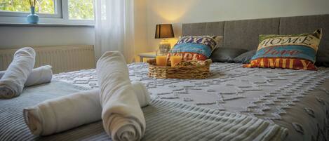 1 bedroom, desk, iron/ironing board, WiFi