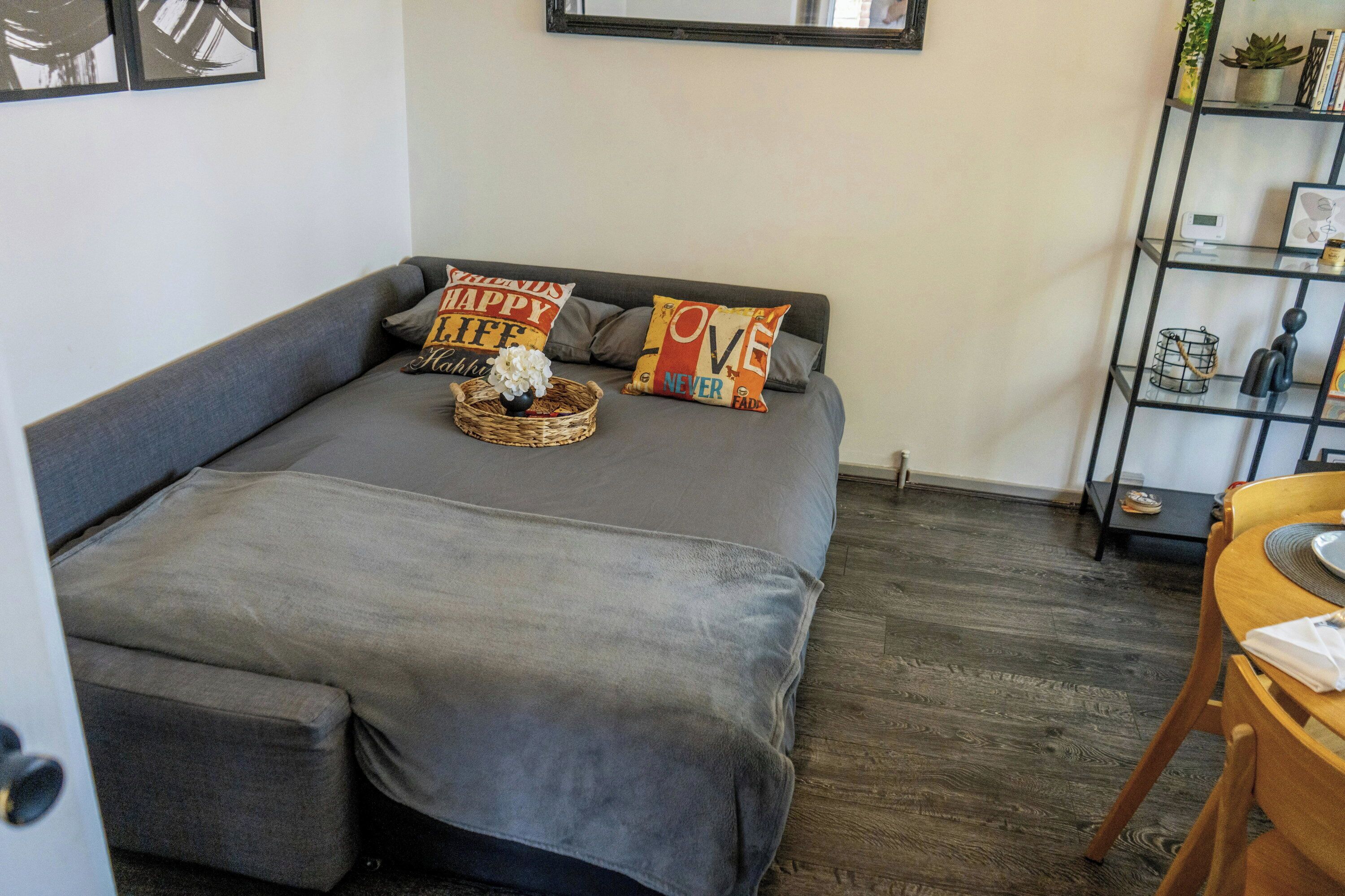 1 bedroom, desk, iron/ironing board, WiFi