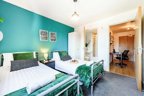 2 bedrooms, desk, iron/ironing board, WiFi