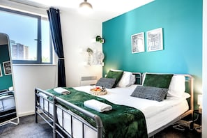 2 habitaciones, escritorio, tabla de planchar con plancha y wifi