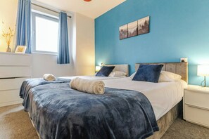 2 habitaciones, escritorio, tabla de planchar con plancha y wifi 