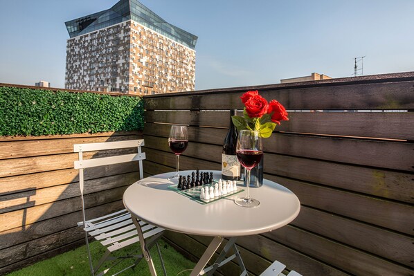 Outdoor dining - City Centre 2BR/2BA Balcony Apt@The Cube&Mailbox (Birmingham)