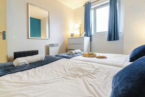 2 bedrooms, desk, iron/ironing board, WiFi