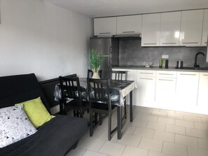 Interior - Charming T2 Villa with Mezzanine, Private Parking, Near Beach, Pet-Friendly, Sleeps 4-5 (Saint-Cyprien)