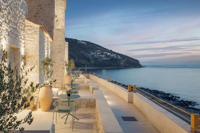 Deluxe Double Room By Yerma Suites Limeni