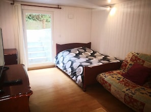 3 bedrooms, free WiFi, bed sheets