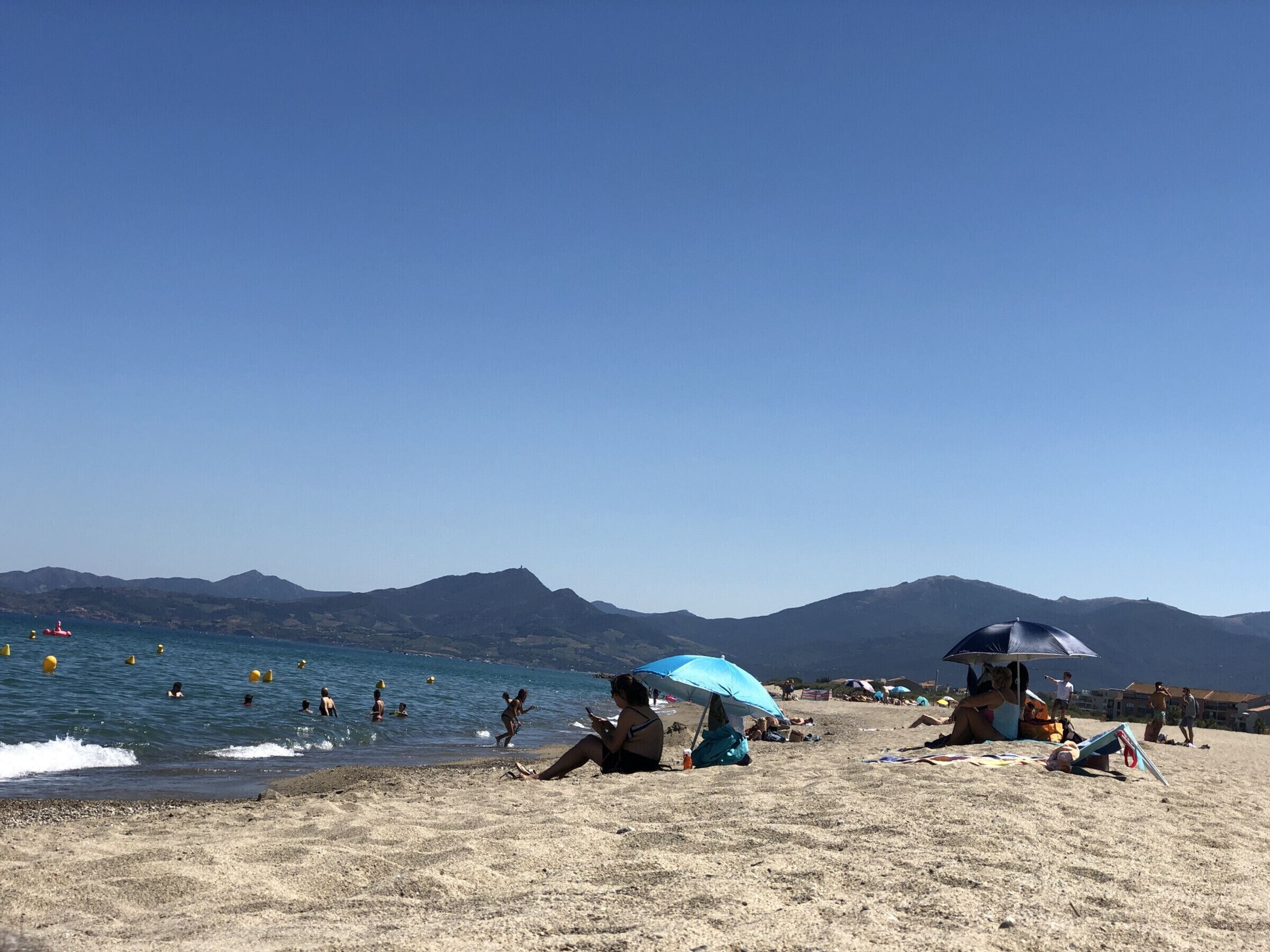 بالقرب من الشاطئ