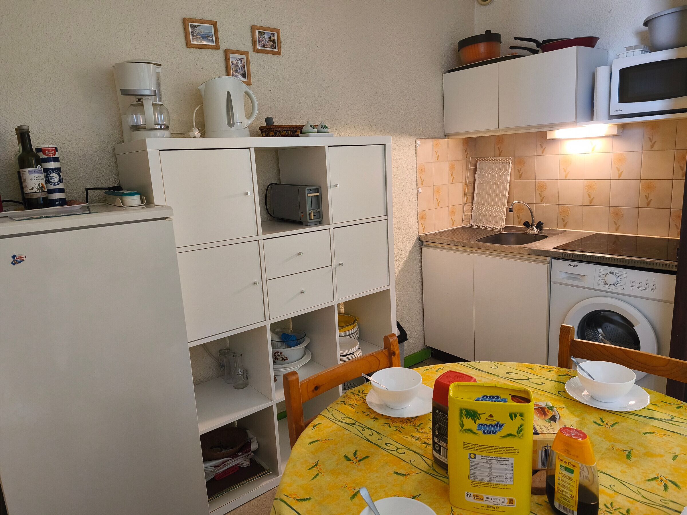 Fridge, microwave, stovetop, coffee/tea maker