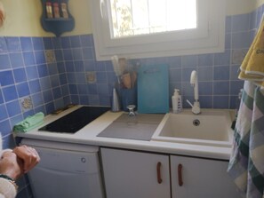 Cafeteira/chaleira, geladeira, cooktop, torradeira