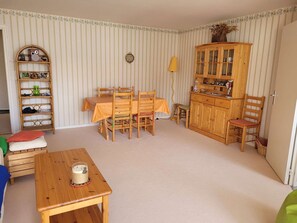 Interior - Charming Central Apartment Near Beach with Parking, 2 Bedrooms, Fully-Equipped Kitchen (Le Touquet-Paris-Plage)