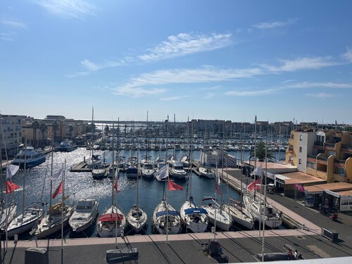 Gruissan: T2 Mezzanine for 6, near beach, private parking