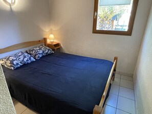 2 bedrooms