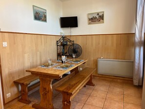 Unclassified image, 2 of 5, button