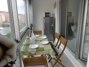 Dining - Modern 1BR Apartment with Pool & Garage in Gruissan, Near Beach & Shops (Gruissan)