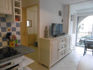 Interior - Gruissan Center: Cozy Condo, Pool, Private Parking, Near Beach & Shops, Sleeps 4 (Gruissan)