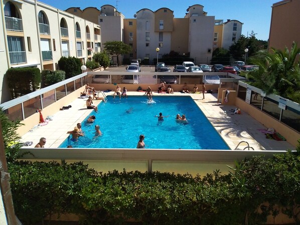 Pool - Gruissan Center: Cozy Condo, Pool, Private Parking, Near Beach & Shops, Sleeps 4 (Gruissan)