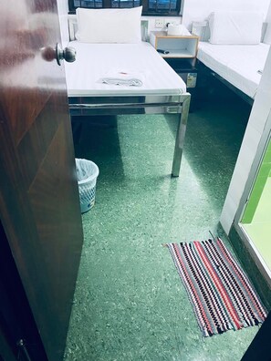 Habitación básica con 2 camas individuales | Wifi gratis