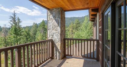 Grand Condo with Lake View|Fireplace|Jetted Tub