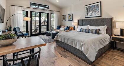 Scenic Condo with views|Fireplace & Balcony
