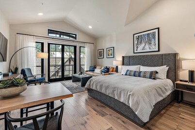 Scenic Condo with views|Fireplace & Balcony