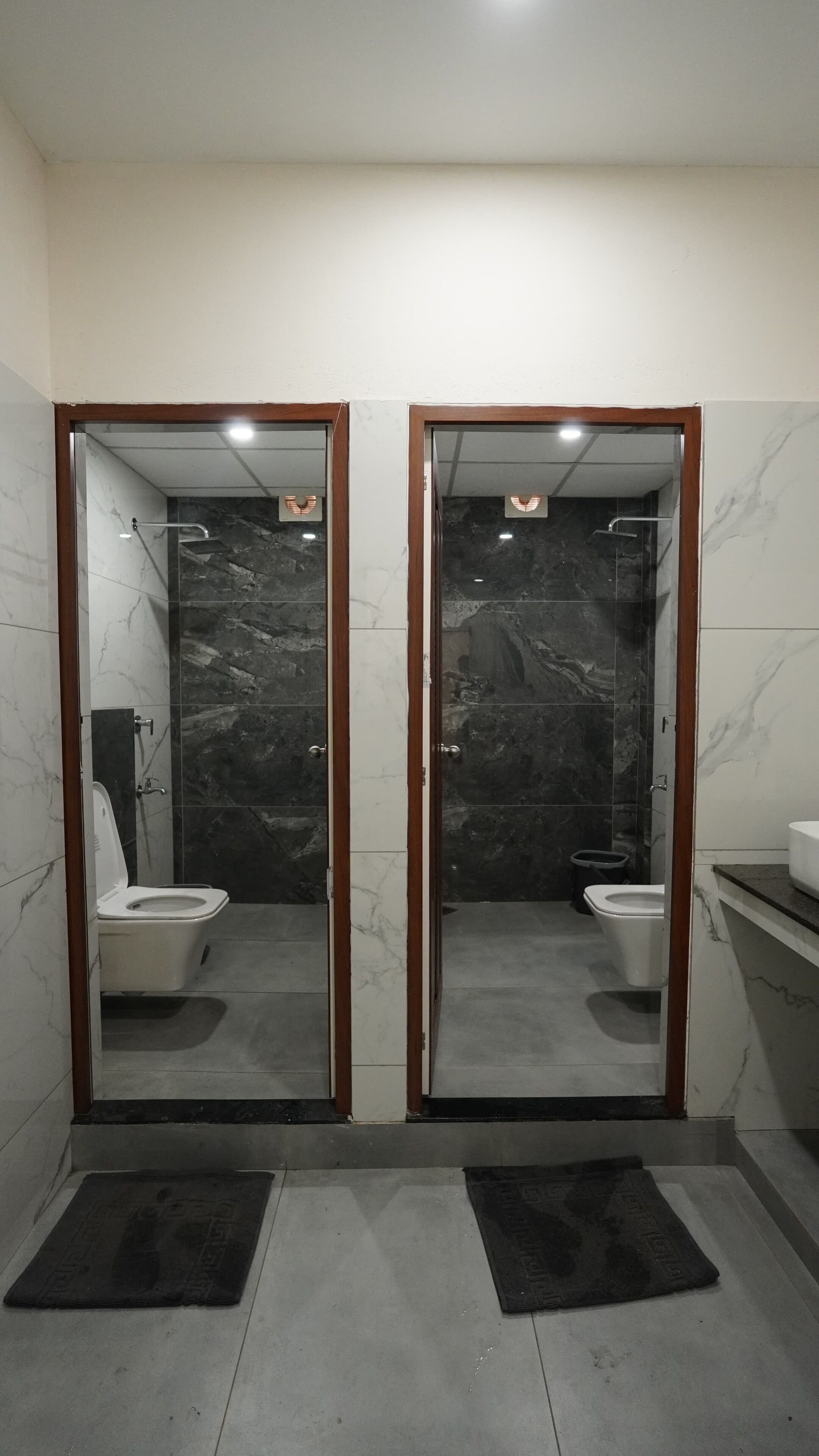 Free toiletries, bidet